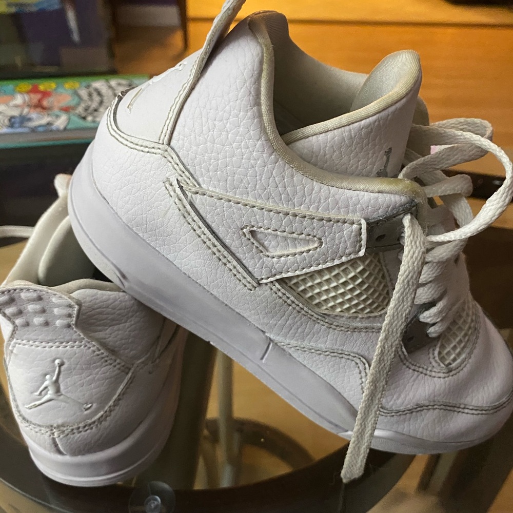 White leather Jordan’s size 3 Good Used Condition
